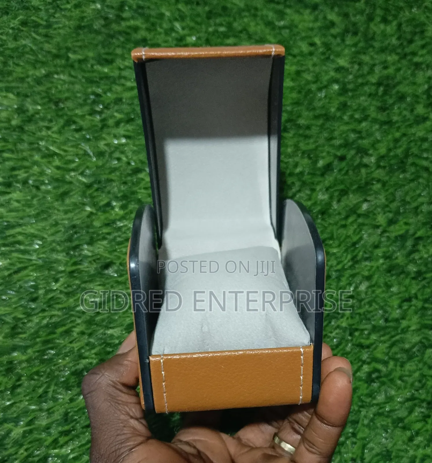 Single-Slot Watch Box