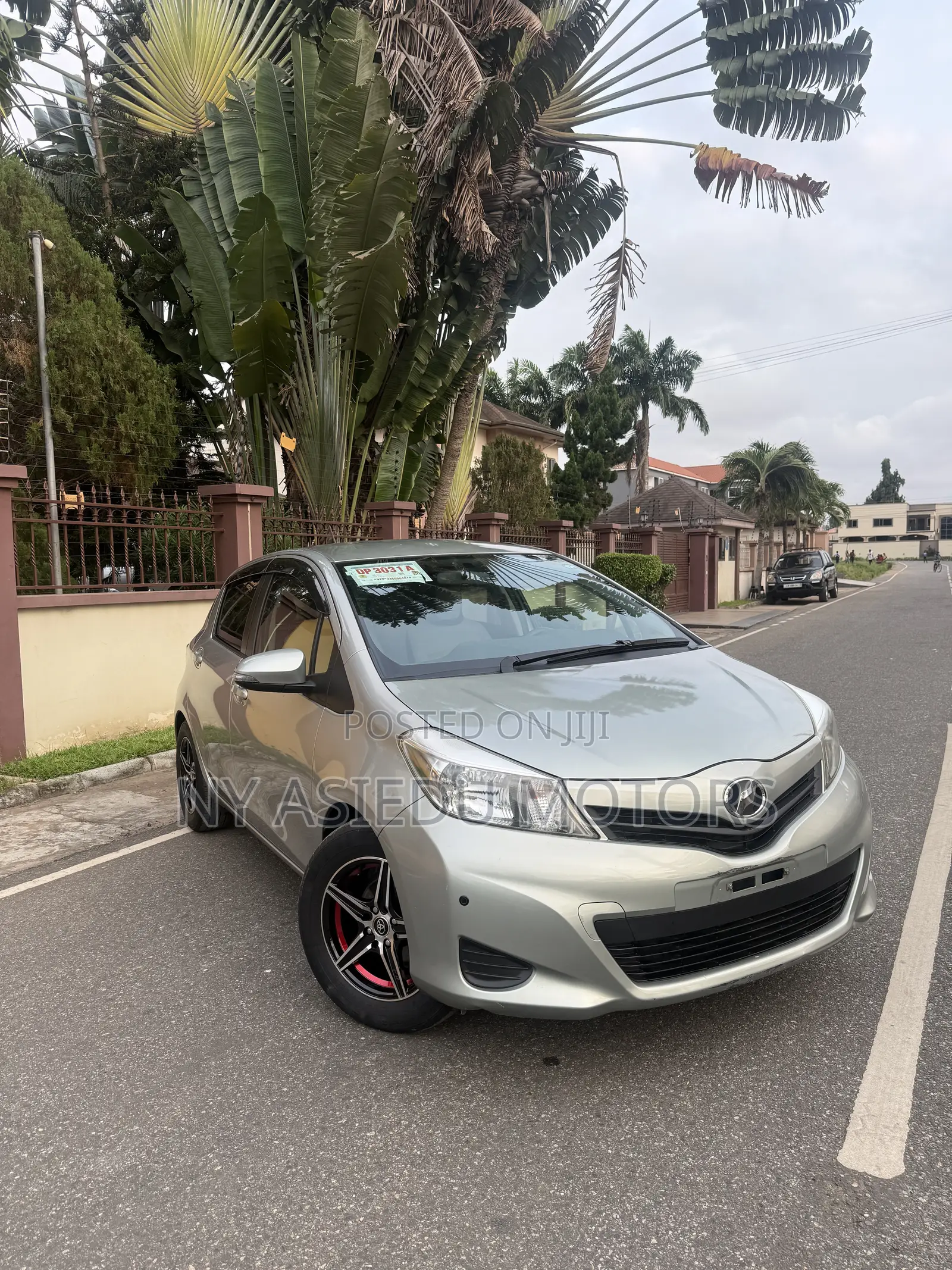 Toyota Vitz 1.3 FWD 5dr 2011 Green