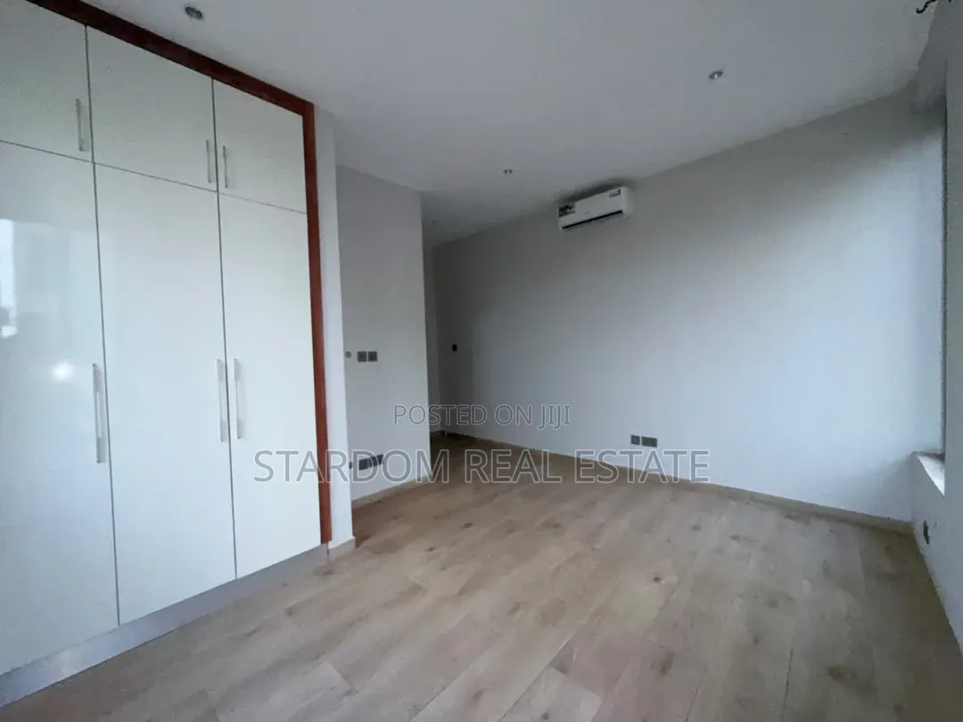 3bdrm Townhouse / Terrace in Ashaley Botwe, School Junction for rent