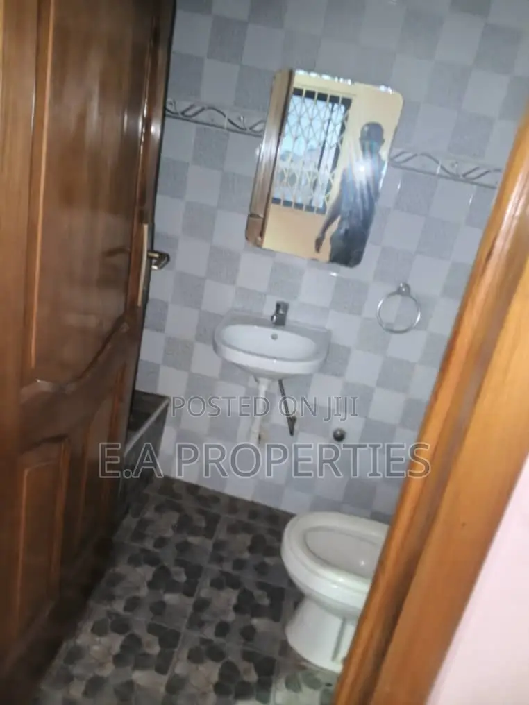 5bdrm House in E A Properties, Ghana Flag for rent