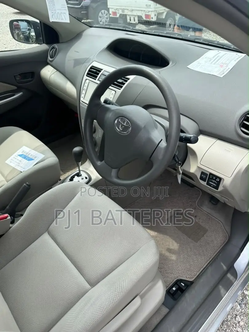 Toyota Belta 2010 Silver