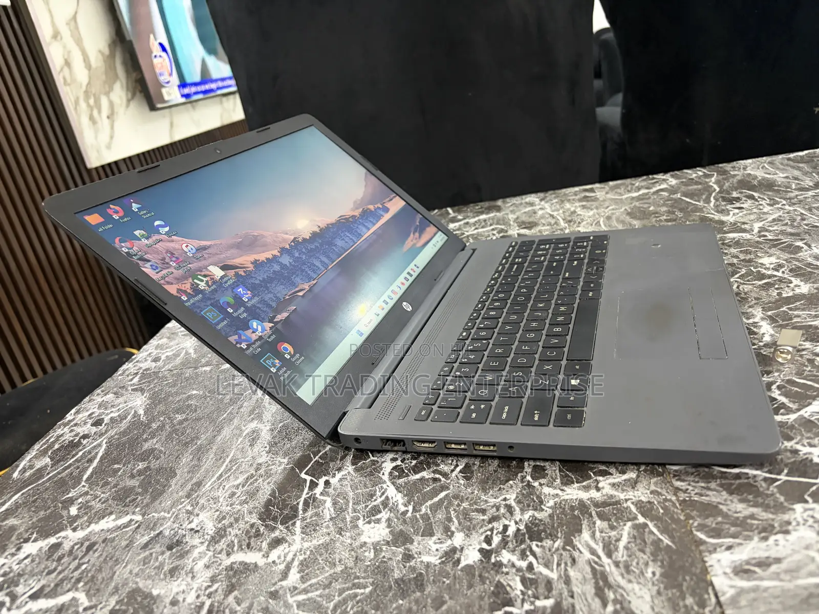 Laptop HP 250 G7 12GB Intel Core i3 HDD+SSD 512GB