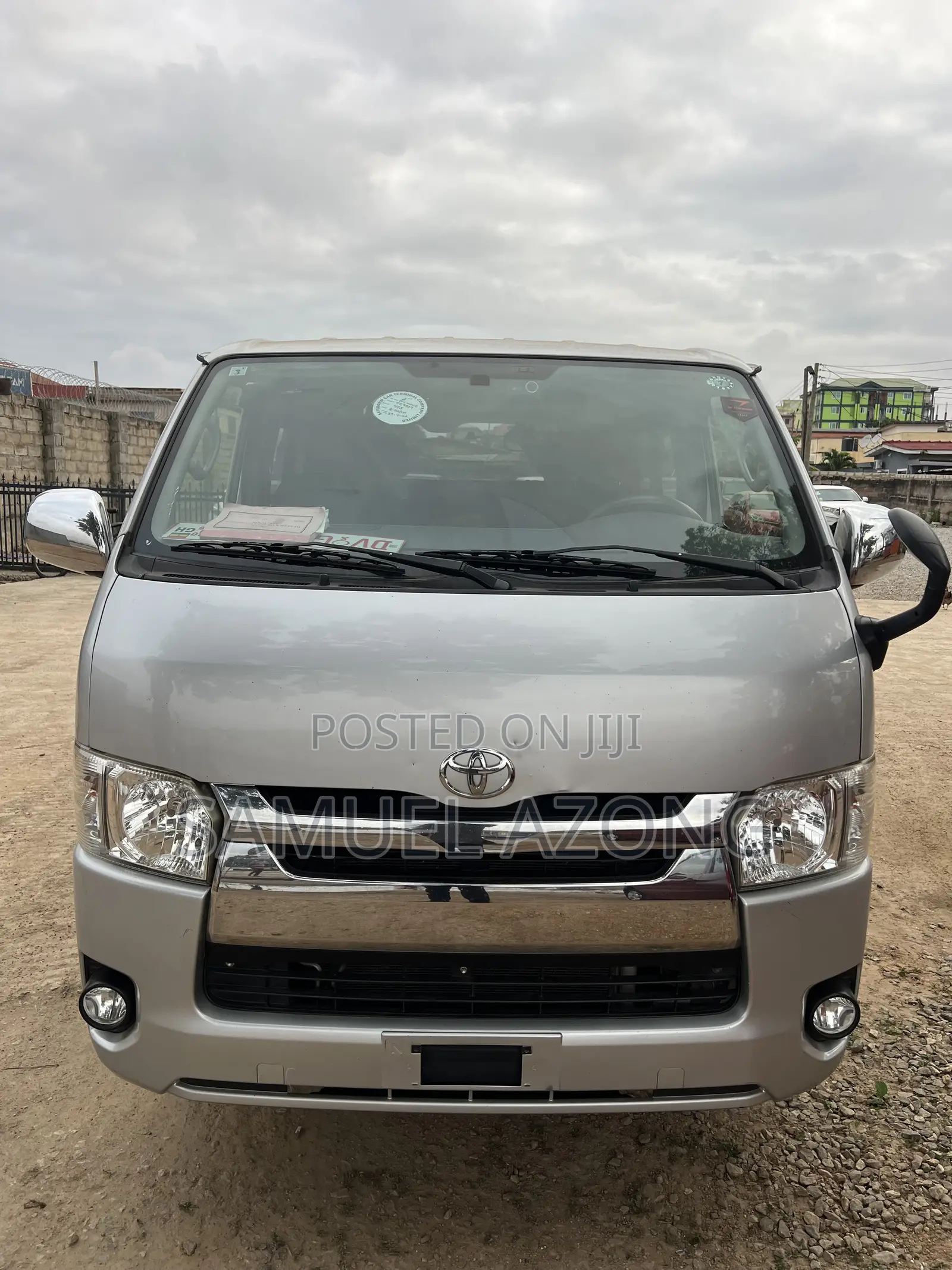 Toyota HiAce 2015 Silver