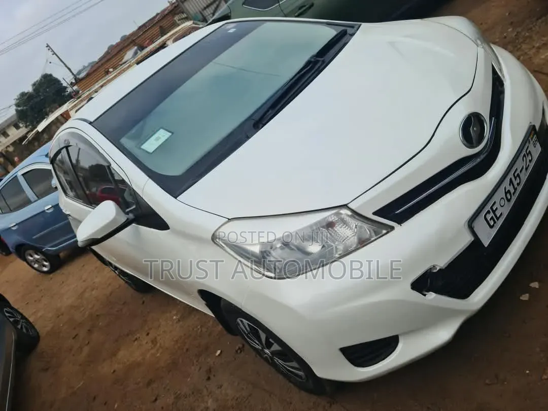 Toyota Vitz 1.3 FWD 5dr 2013 White