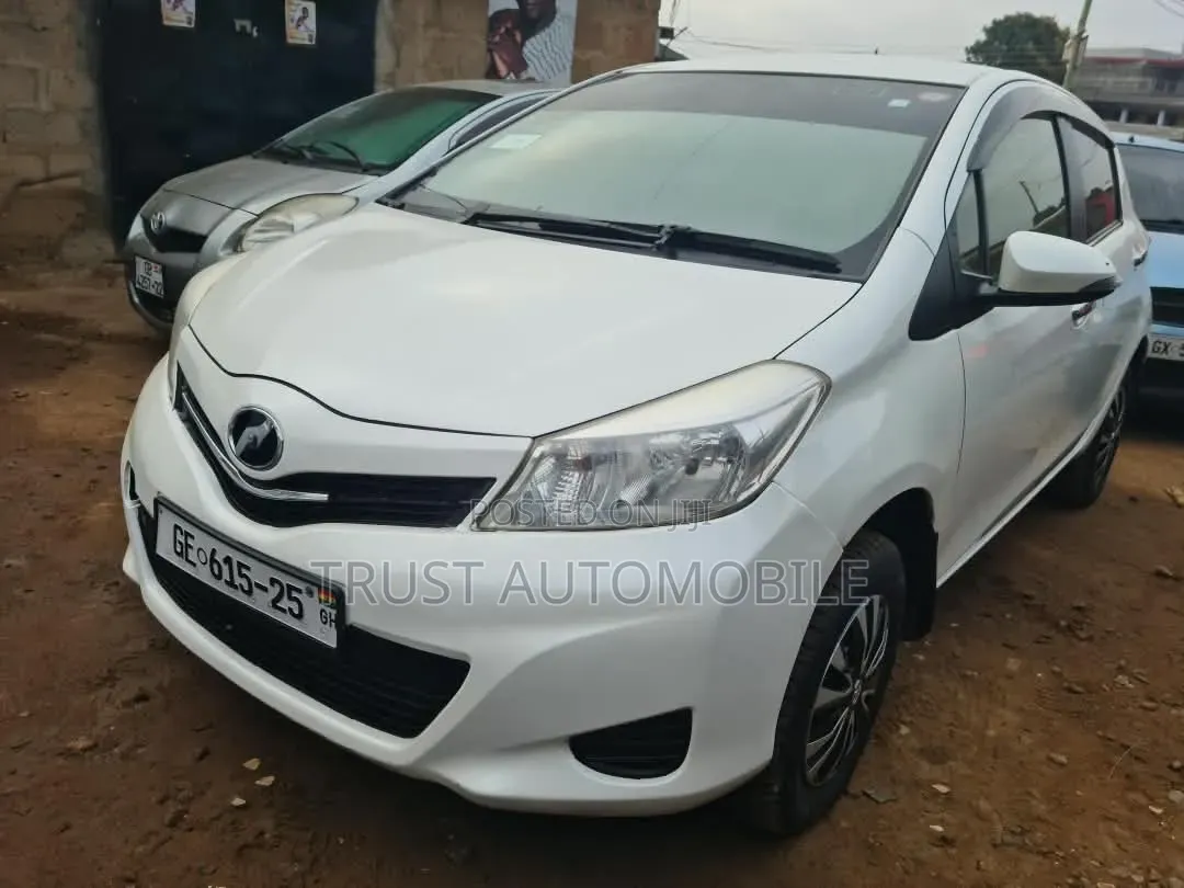 Toyota Vitz 1.3 FWD 5dr 2013 White