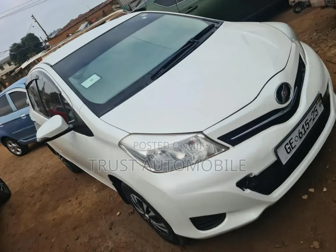 Toyota Vitz 1.3 FWD 5dr 2013 White