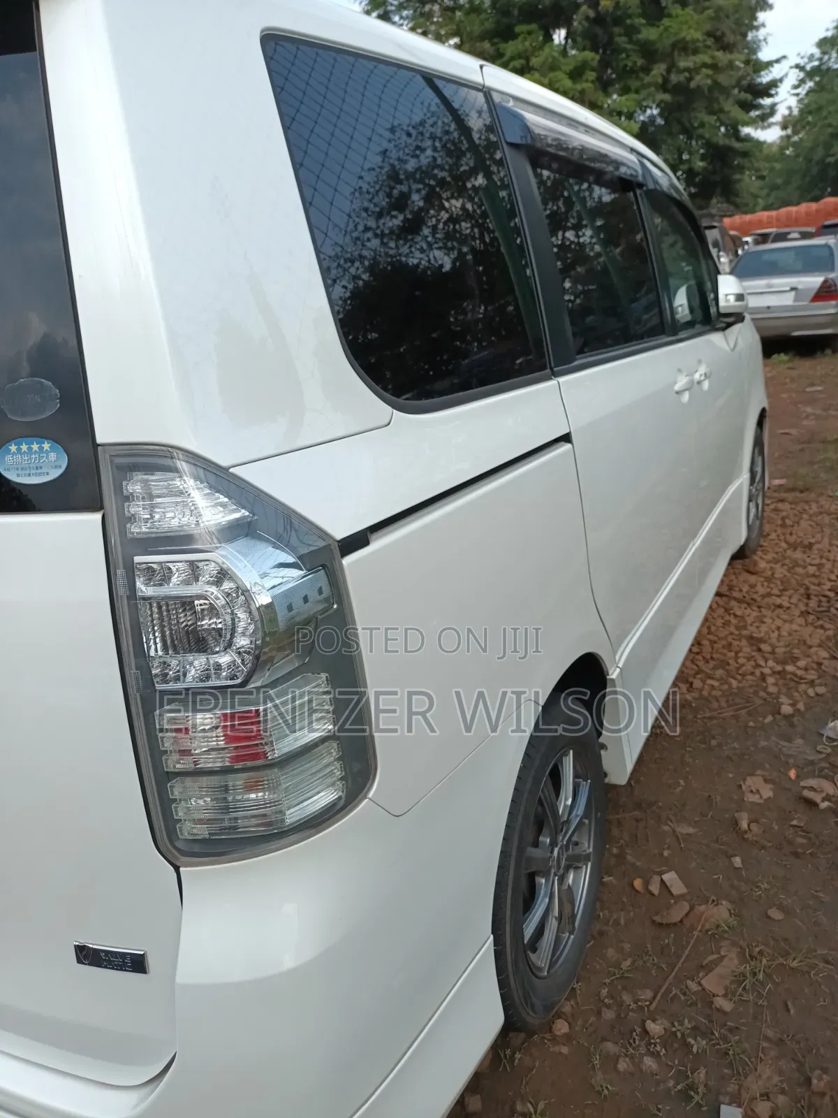 Toyota Voxy 2013 White