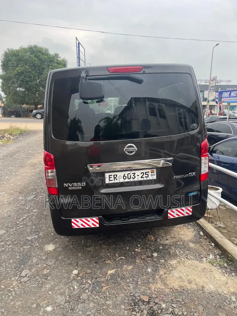 Nissan Caravan (Urvan) 2012 Black