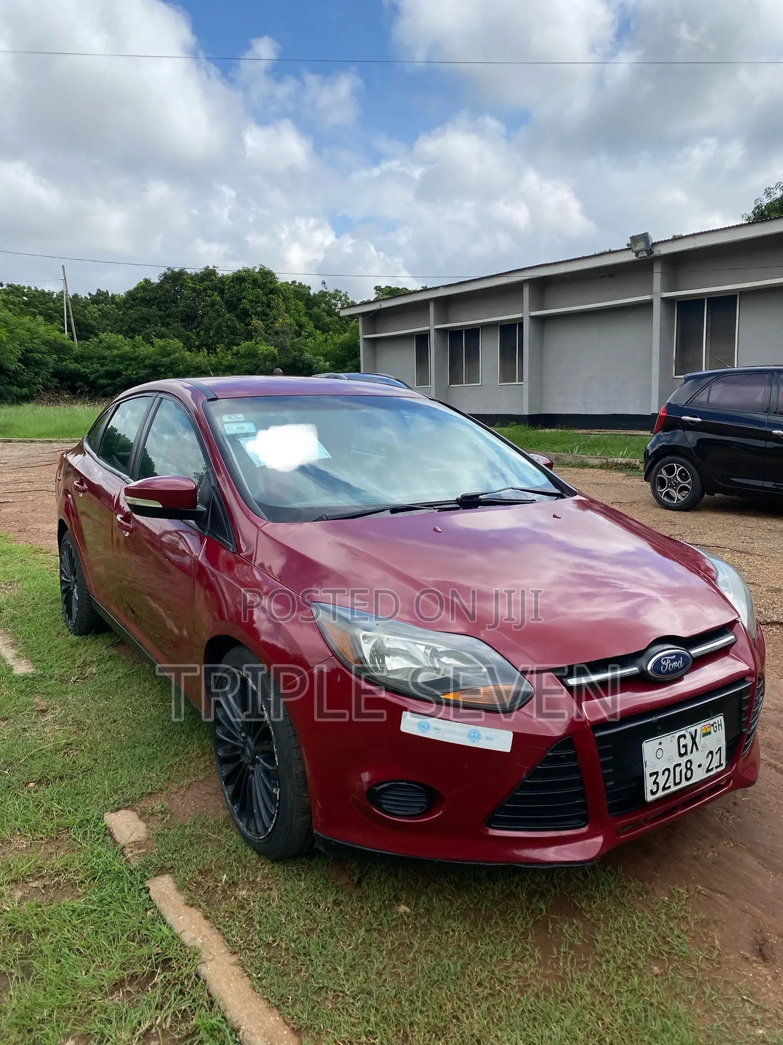 Ford Focus SE Sedan FWD (2.0L 4cyl 5M) 2013 Red