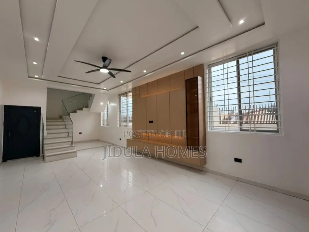4bdrm House in Lakeside Estate for rent