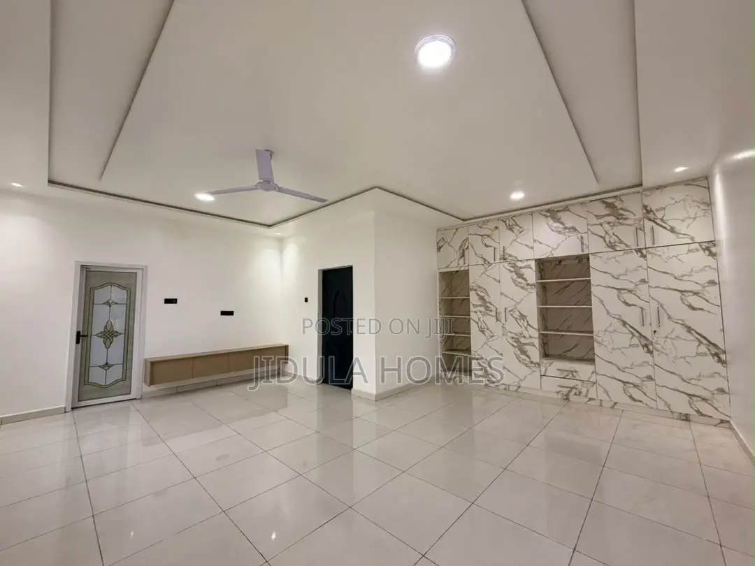 4bdrm House in Lakeside Estate for rent