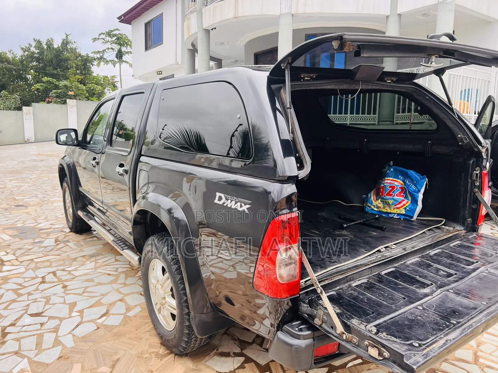 Isuzu D-MAX 2011 Black