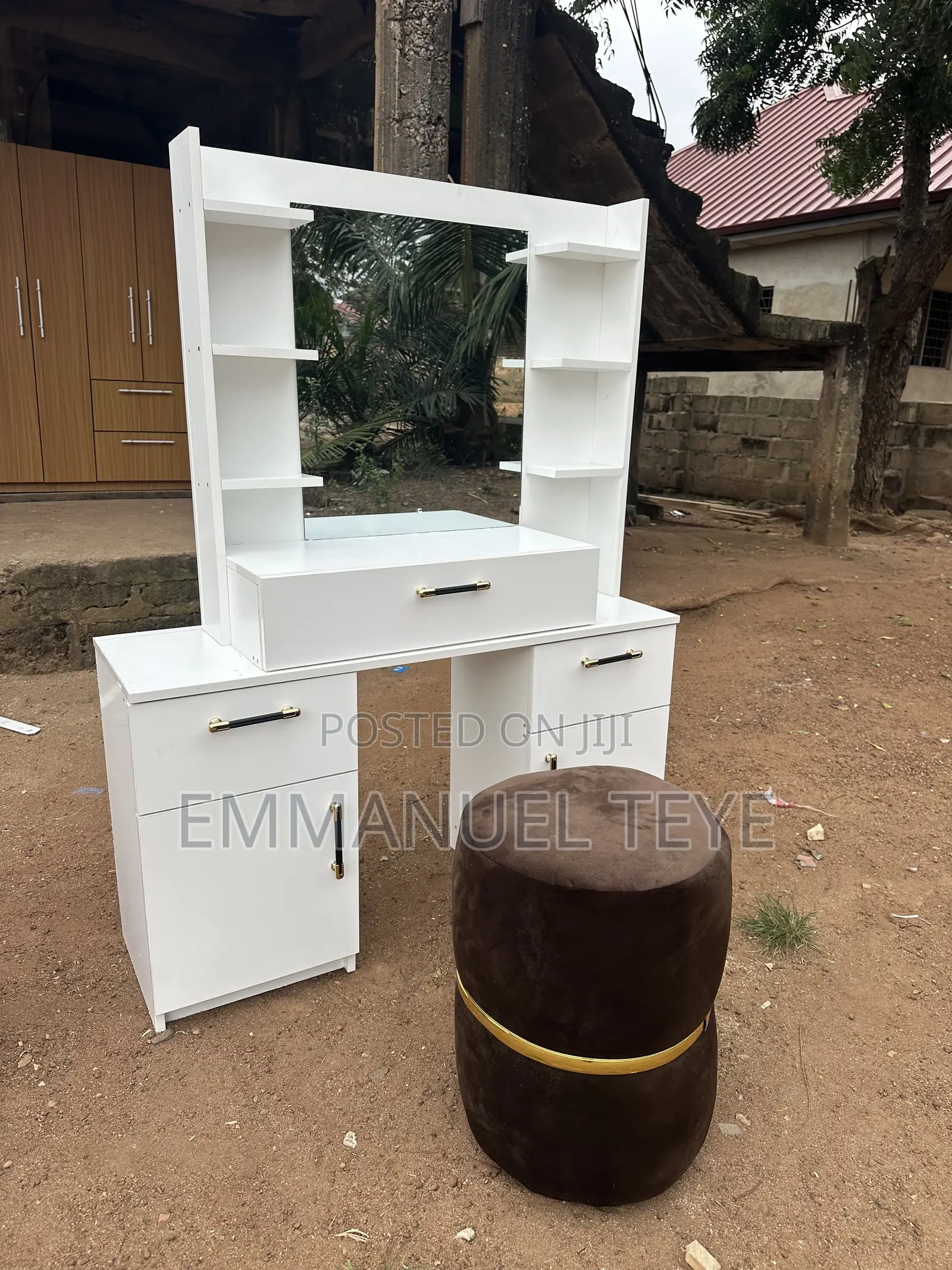 Brand New Laminated Dressing Mirror Has Drawers and More Space