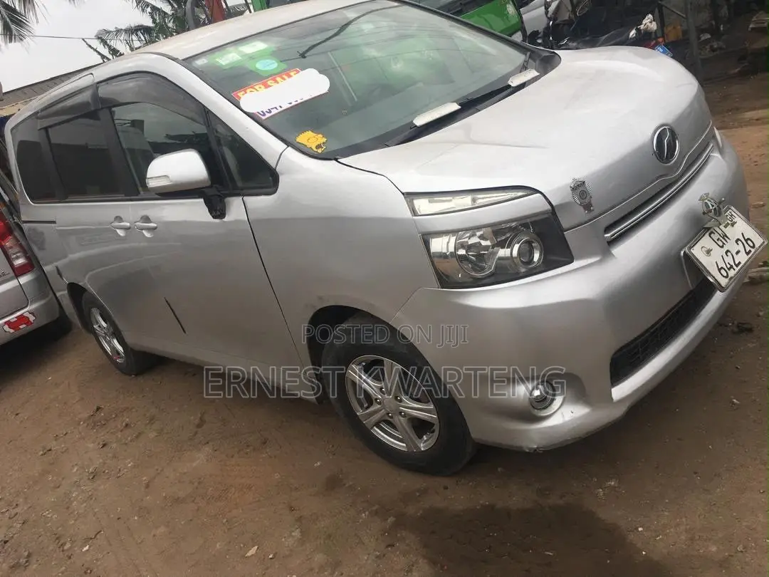Toyota Voxy 2013 Gray