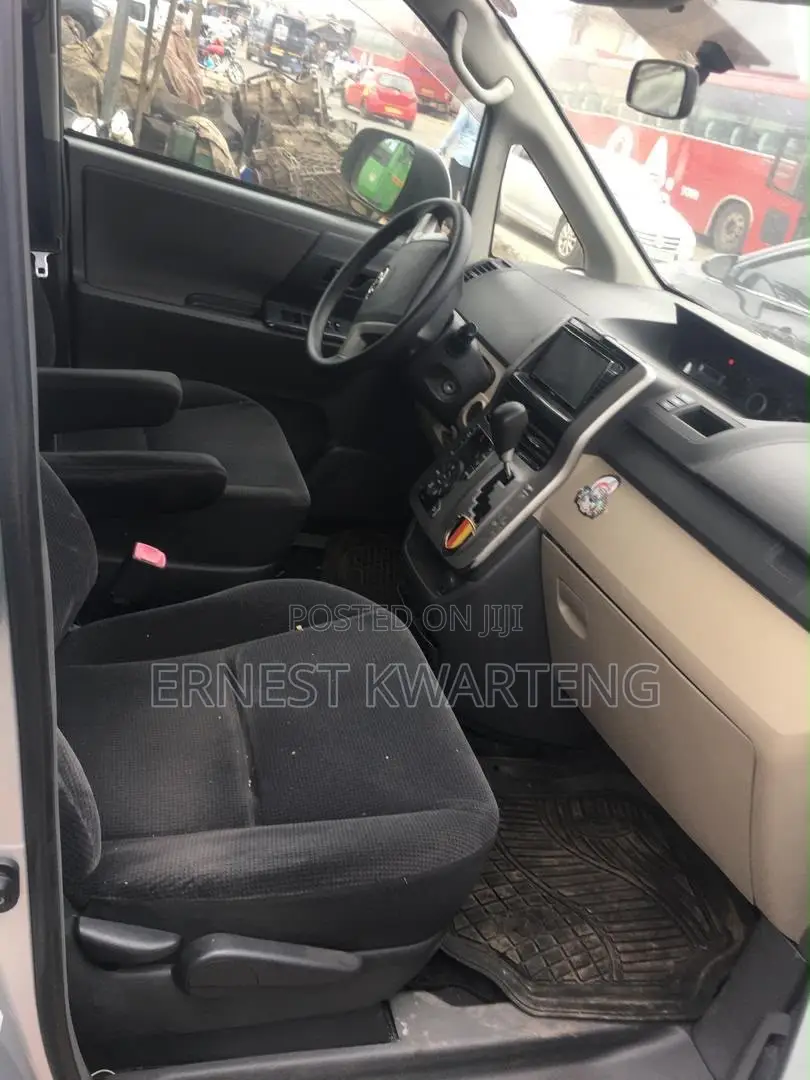 Toyota Voxy 2013 Gray