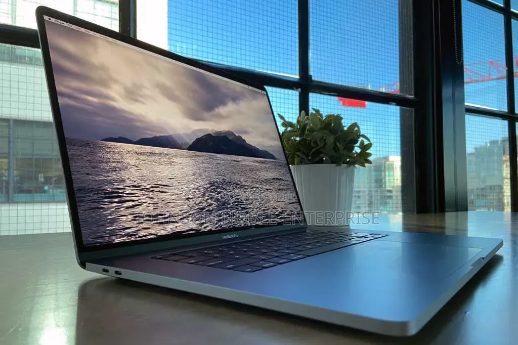 Laptop Apple MacBook 2019 16GB Intel Core i9 SSD 1T
