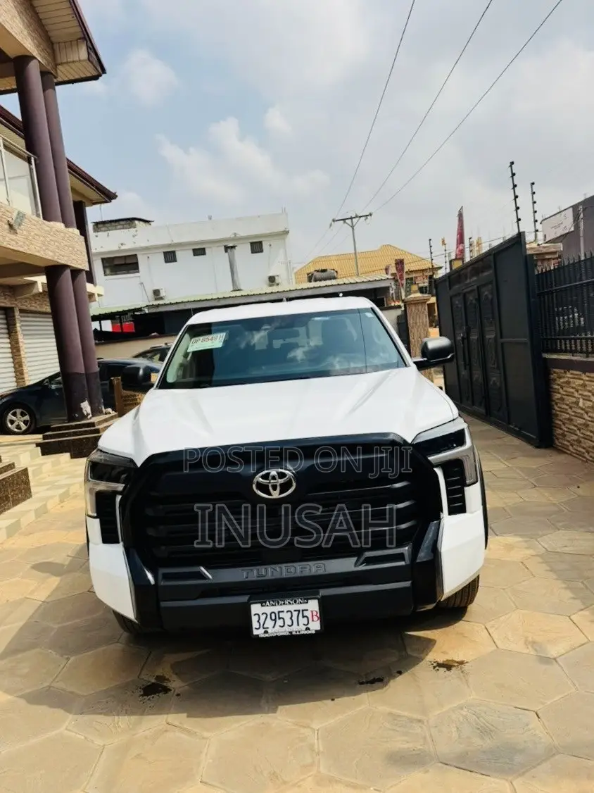 Toyota Tundra SR CrewMax 5.5' Bed 2023 White
