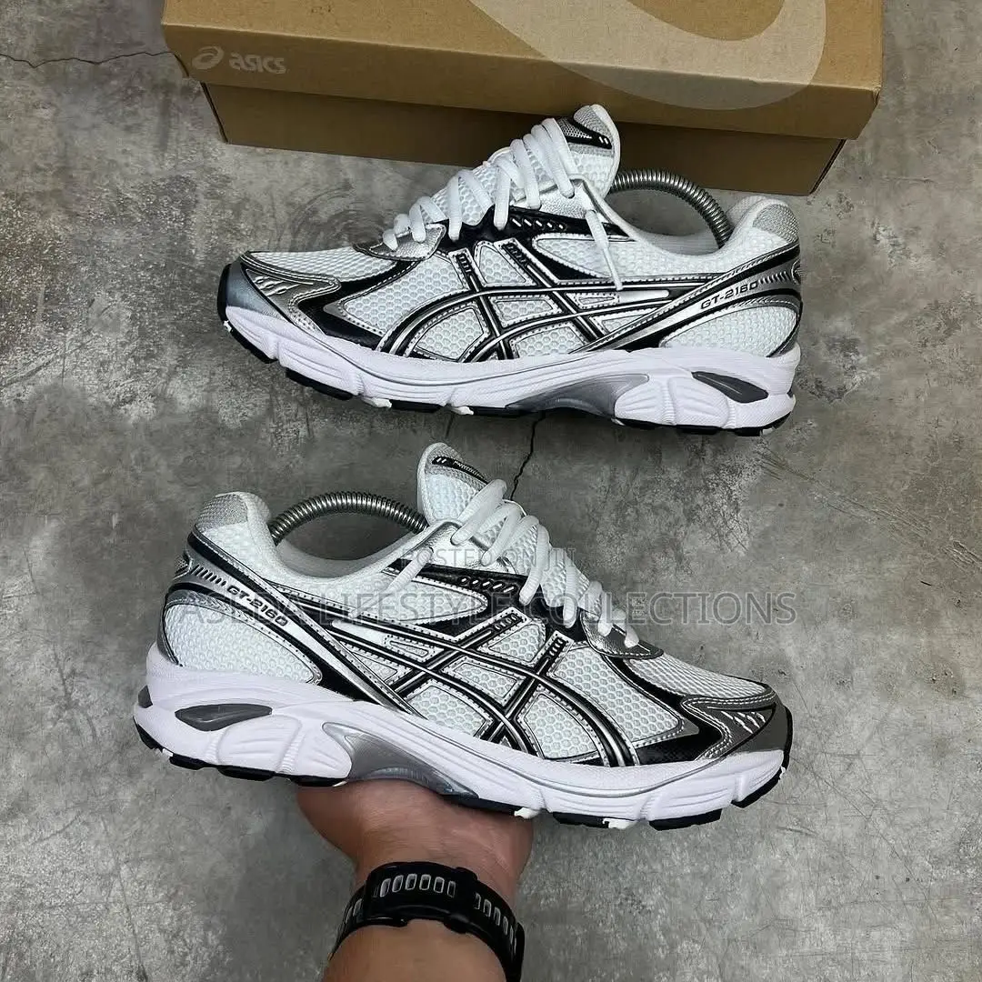 Asics Sneakers