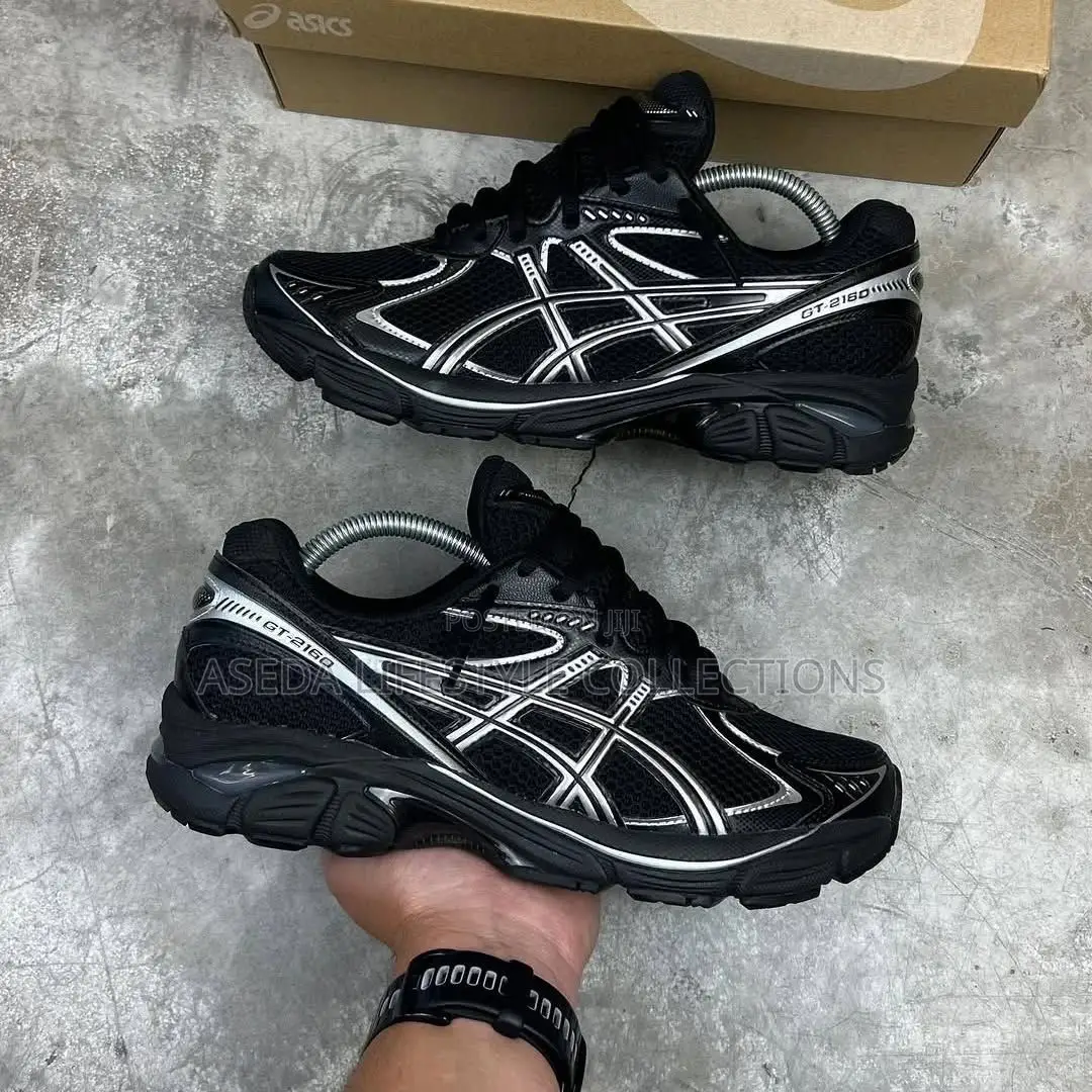 Asics Sneakers