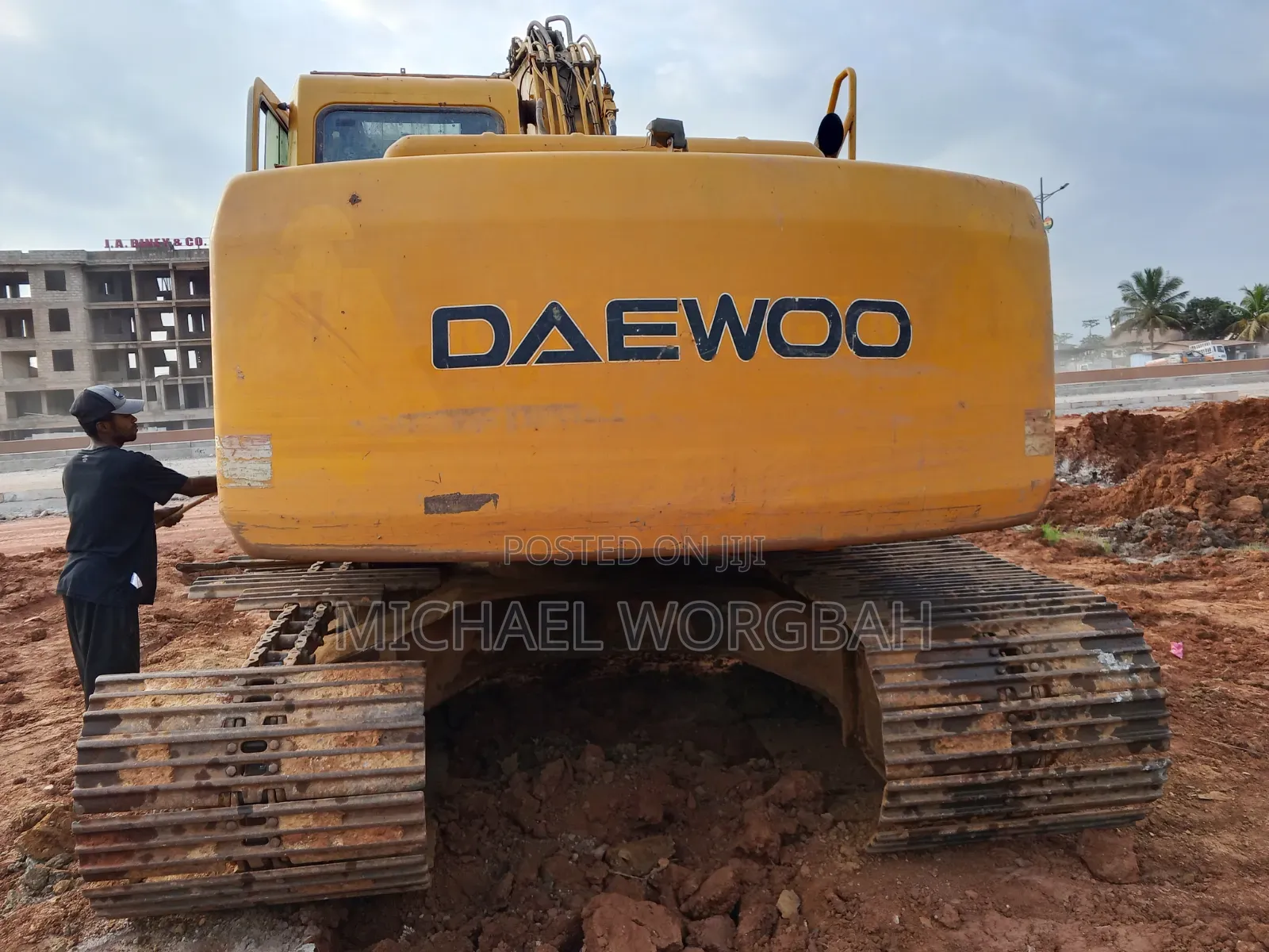 Hiring $ Sales Excavator