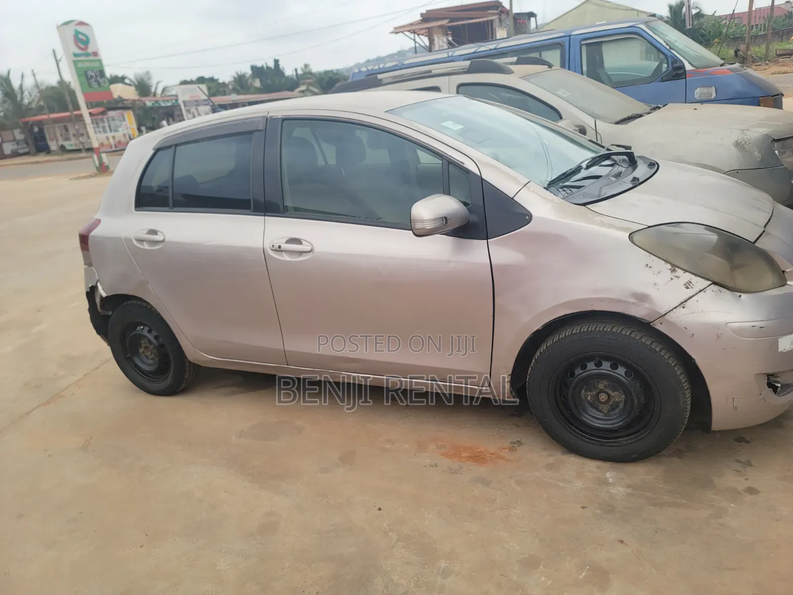 Toyota Vitz 2010 Silver