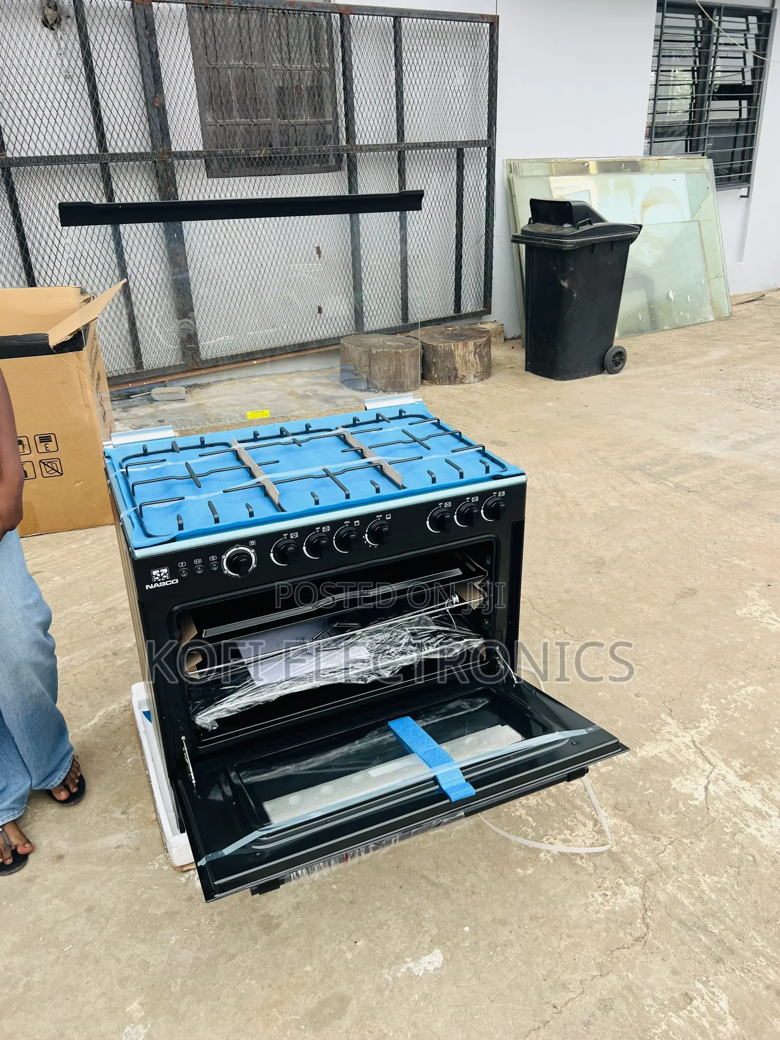 An Equipped 5 Burner Nasco Gas Cooker With Grill