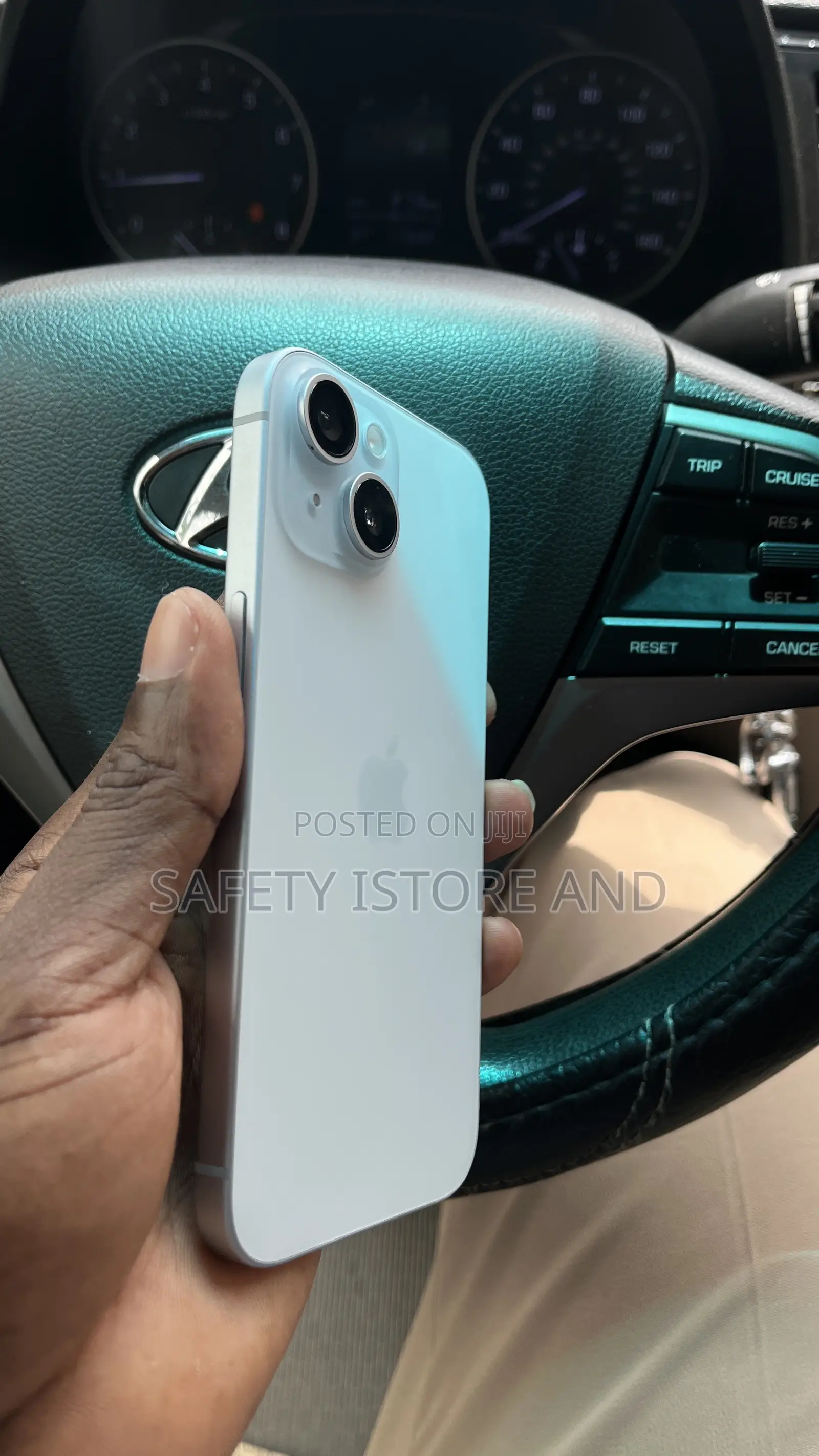 New Apple iPhone 15 128 GB Silver