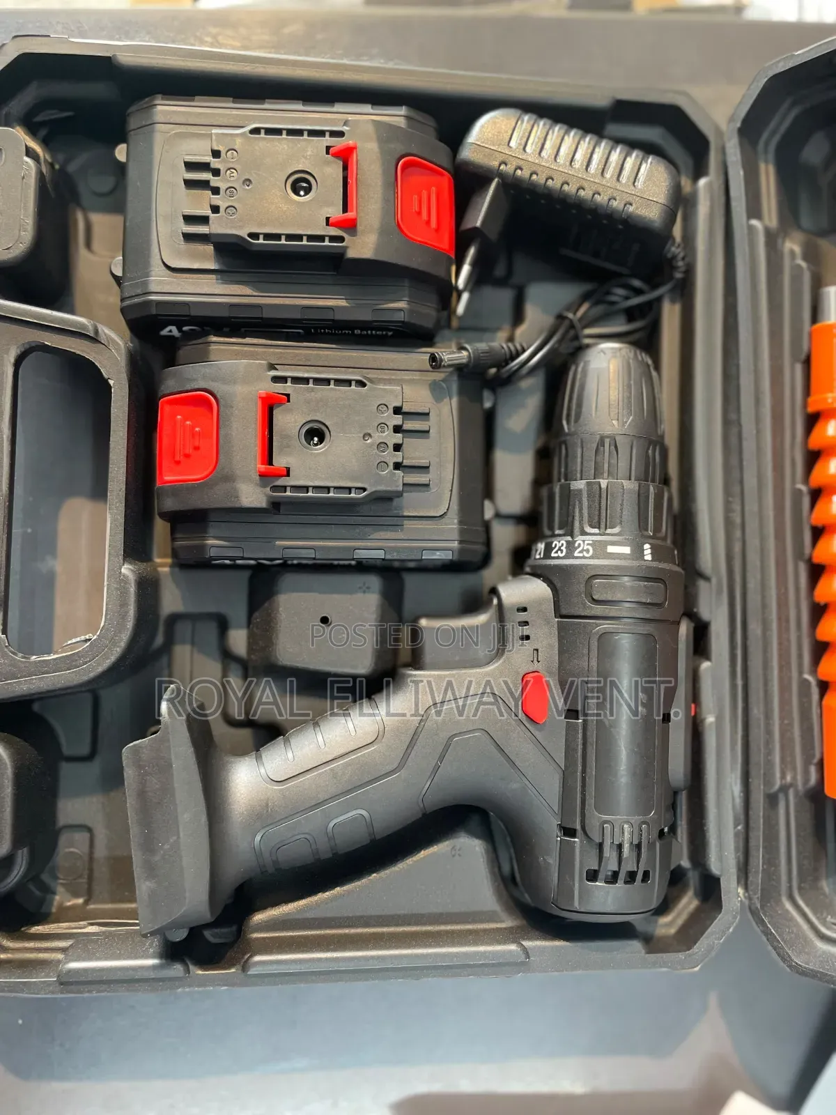 Drilling and Screwing Machine With 2 Batteries