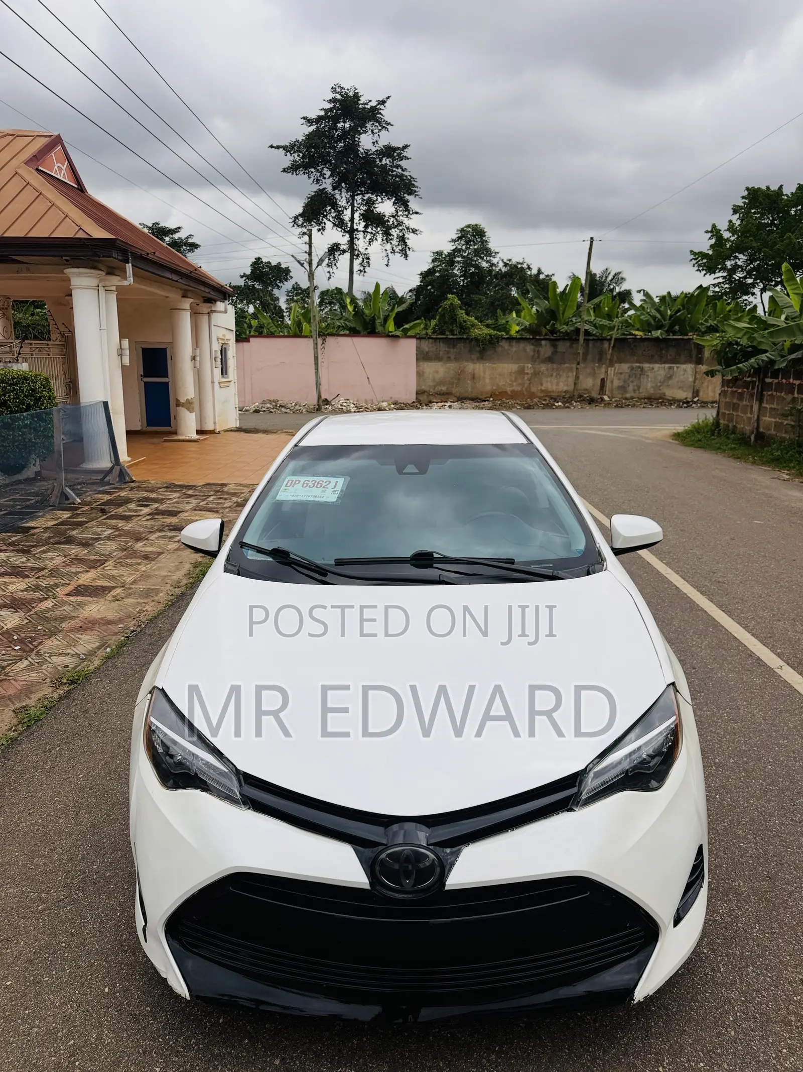 Toyota Corolla LE (1.8L 4cyl 2A) 2019 White
