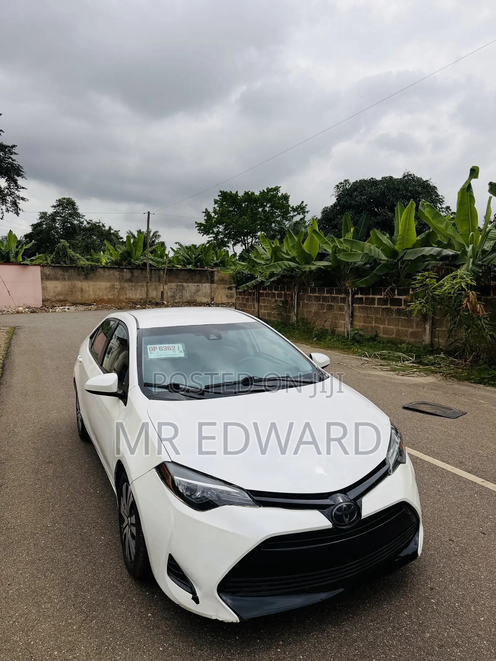 Toyota Corolla LE (1.8L 4cyl 2A) 2019 White