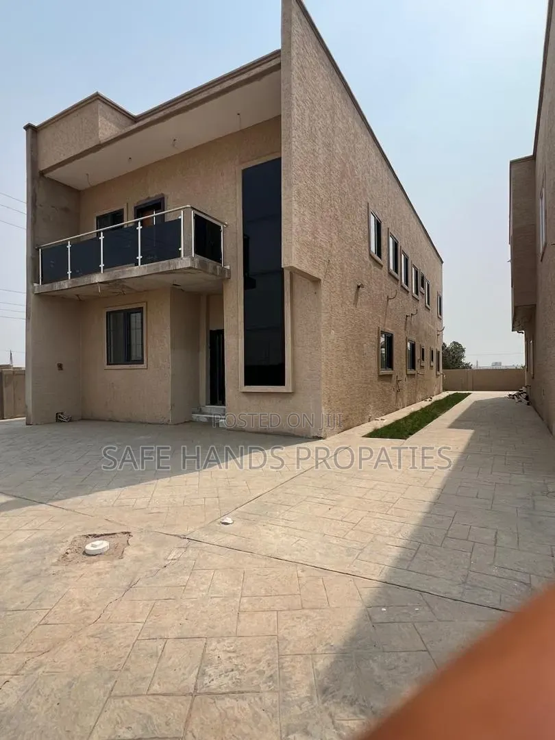 4bdrm House in Bortema, Accra Metropolitan for sale