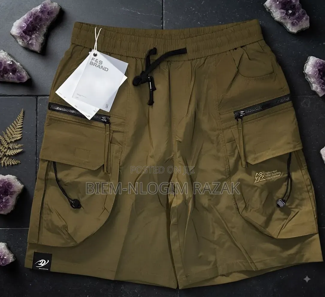 High Quality Cargo Short Pants Available in Stock