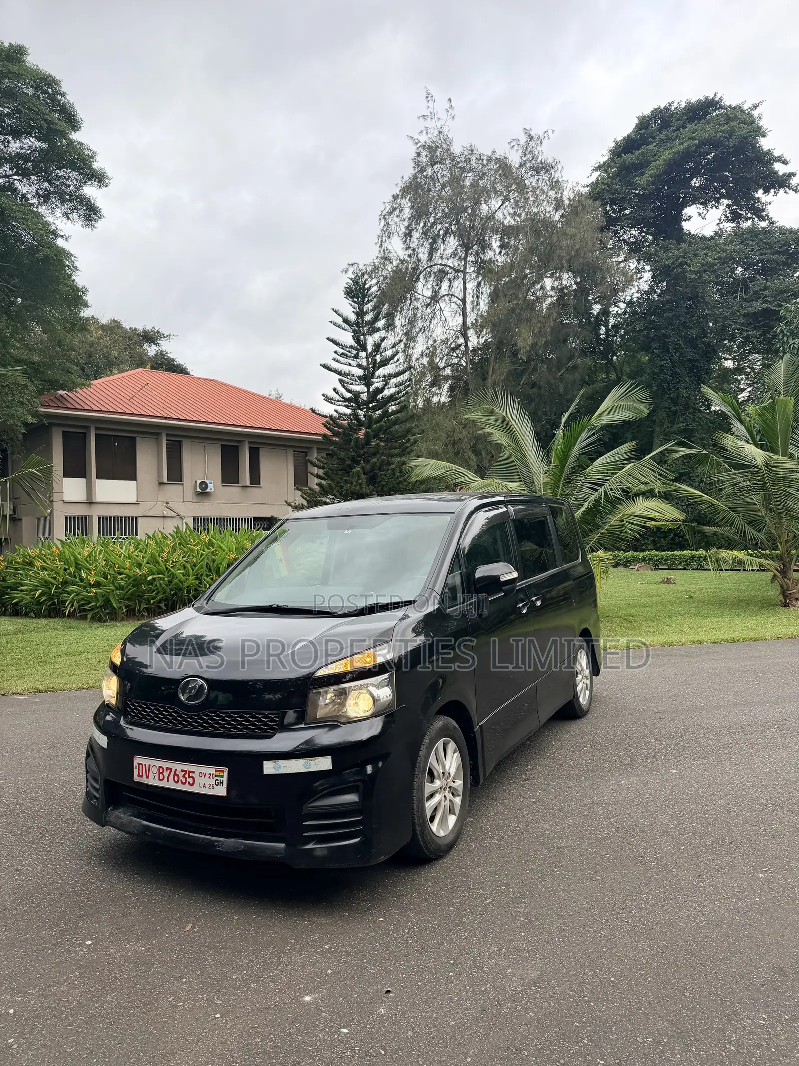 Toyota Voxy X 2WD 8-Seater 2013 Black
