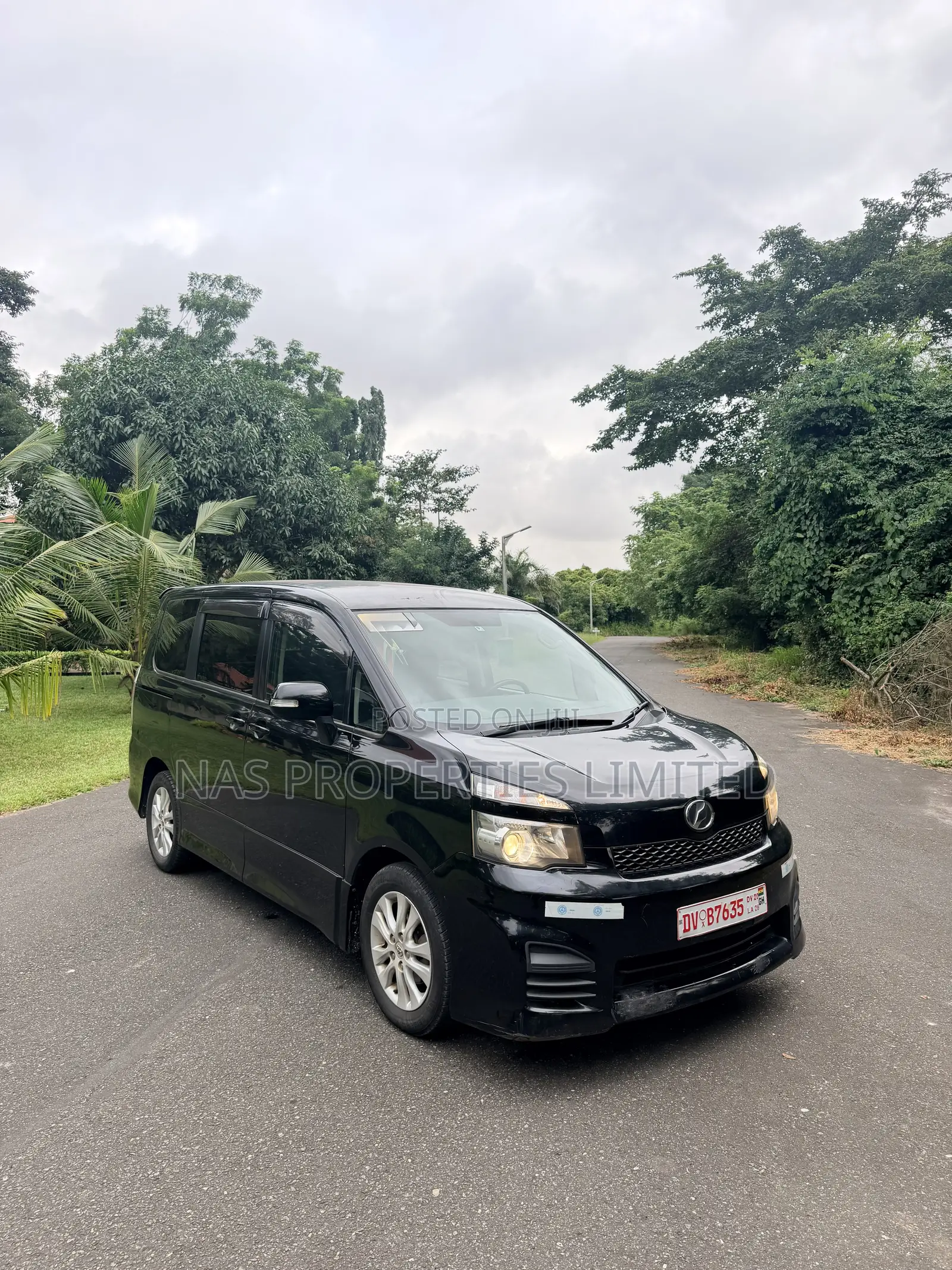 Toyota Voxy X 2WD 8-Seater 2013 Black