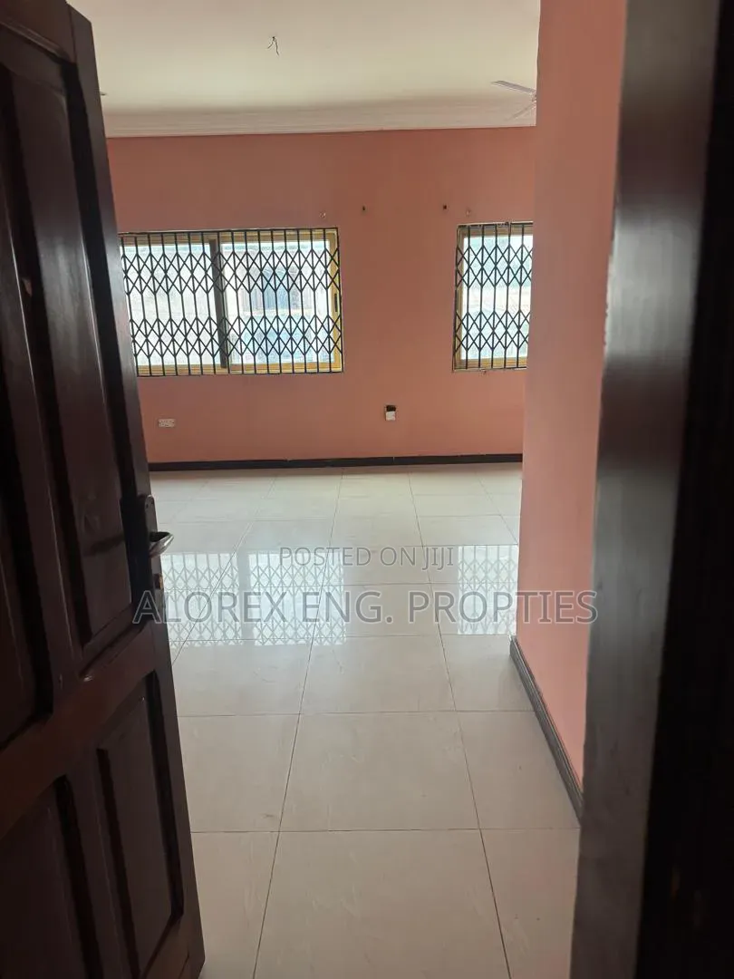 6bdrm House in Adenta, Housing Down for rent