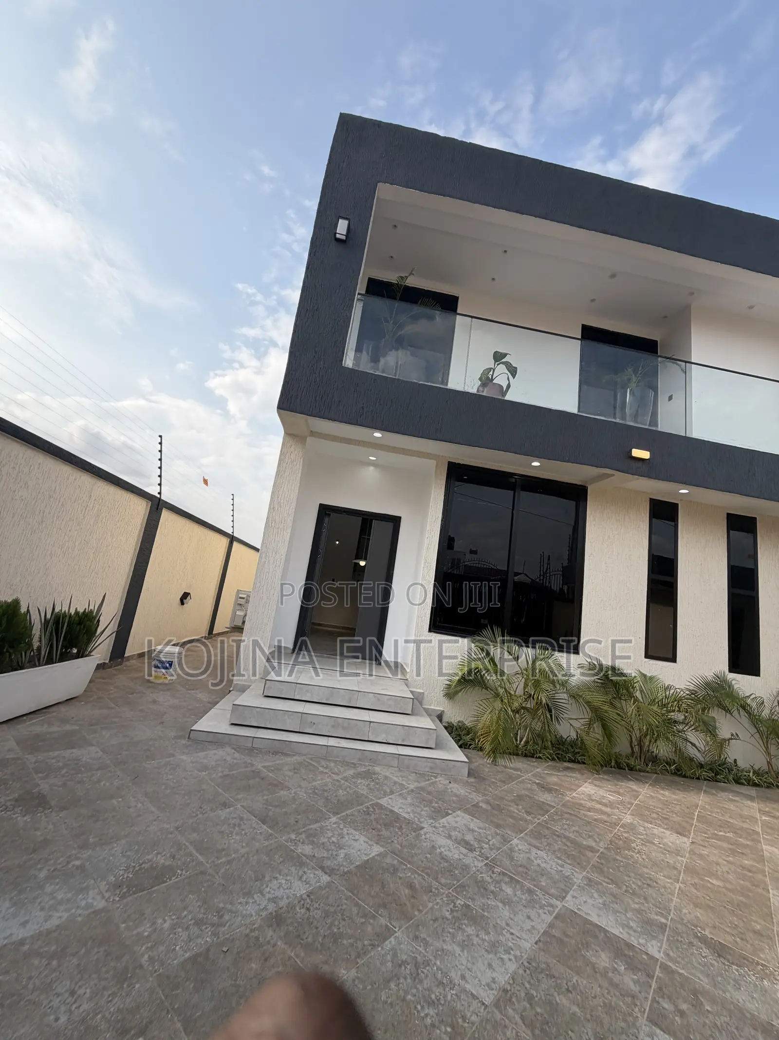 4bdrm Townhouse/Terrace in Atasomanso, Kumasi Metropolitan for sale