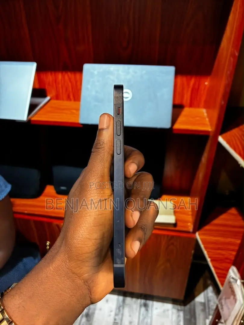 Apple iPhone 12 64 GB Black
