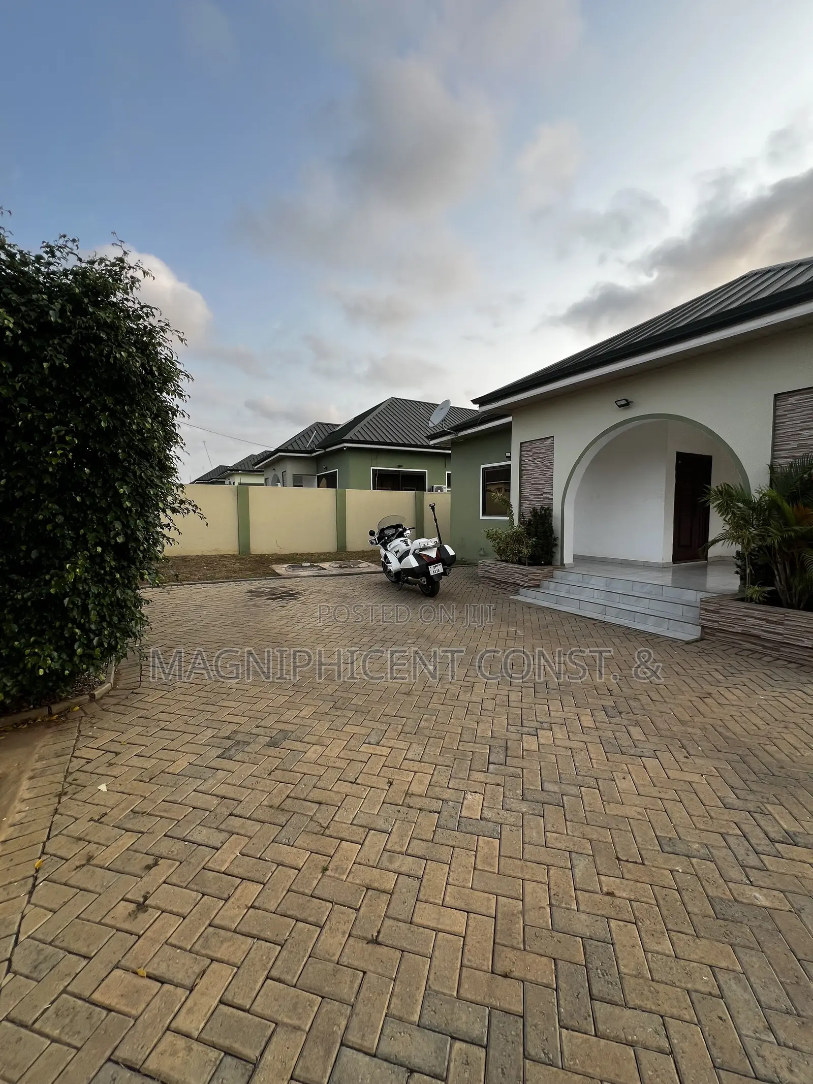 Furnished 4bdrm House in Lakeside Estate, Ashaley Botwe for sale