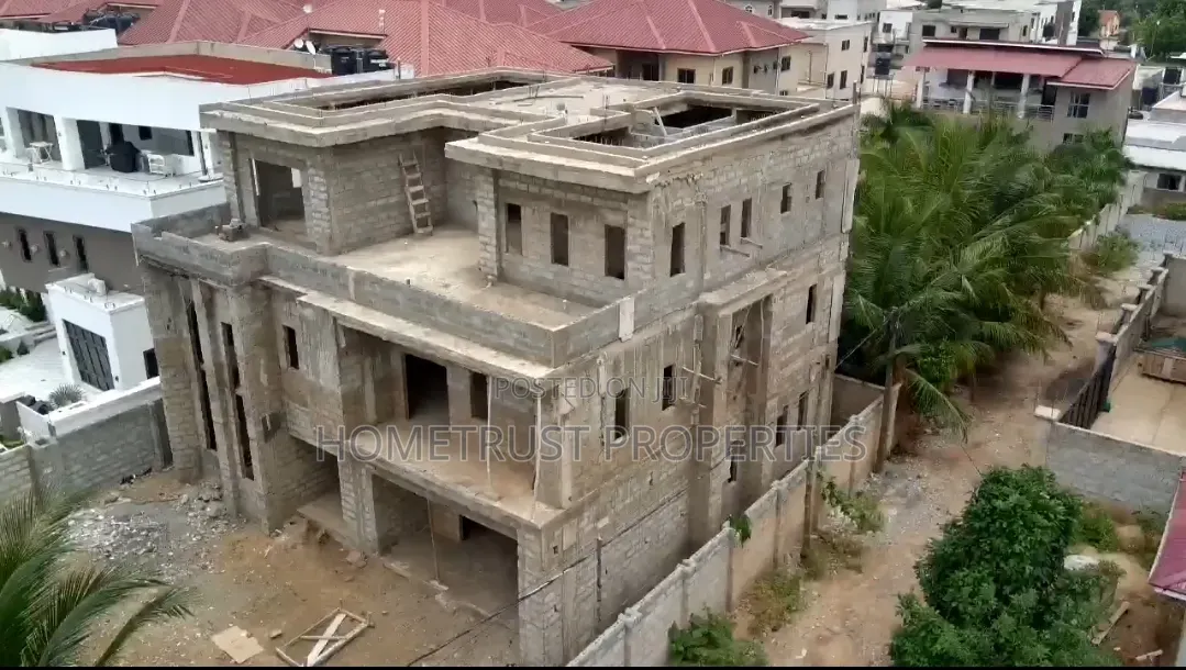 5bdrm Duplex in Adenta Frafraha for sale