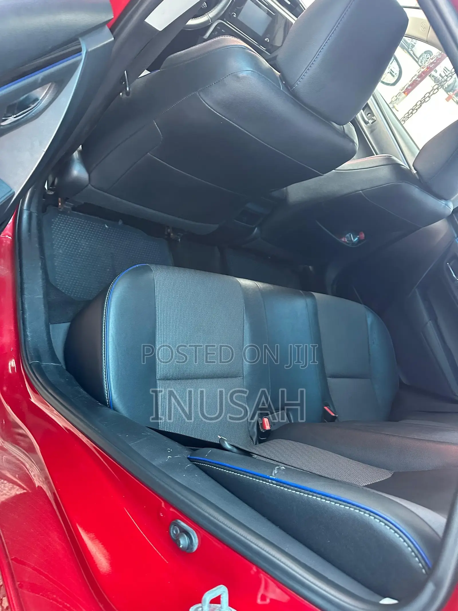 Toyota Corolla SE (1.8L 4cyl 2A) 2018 Red