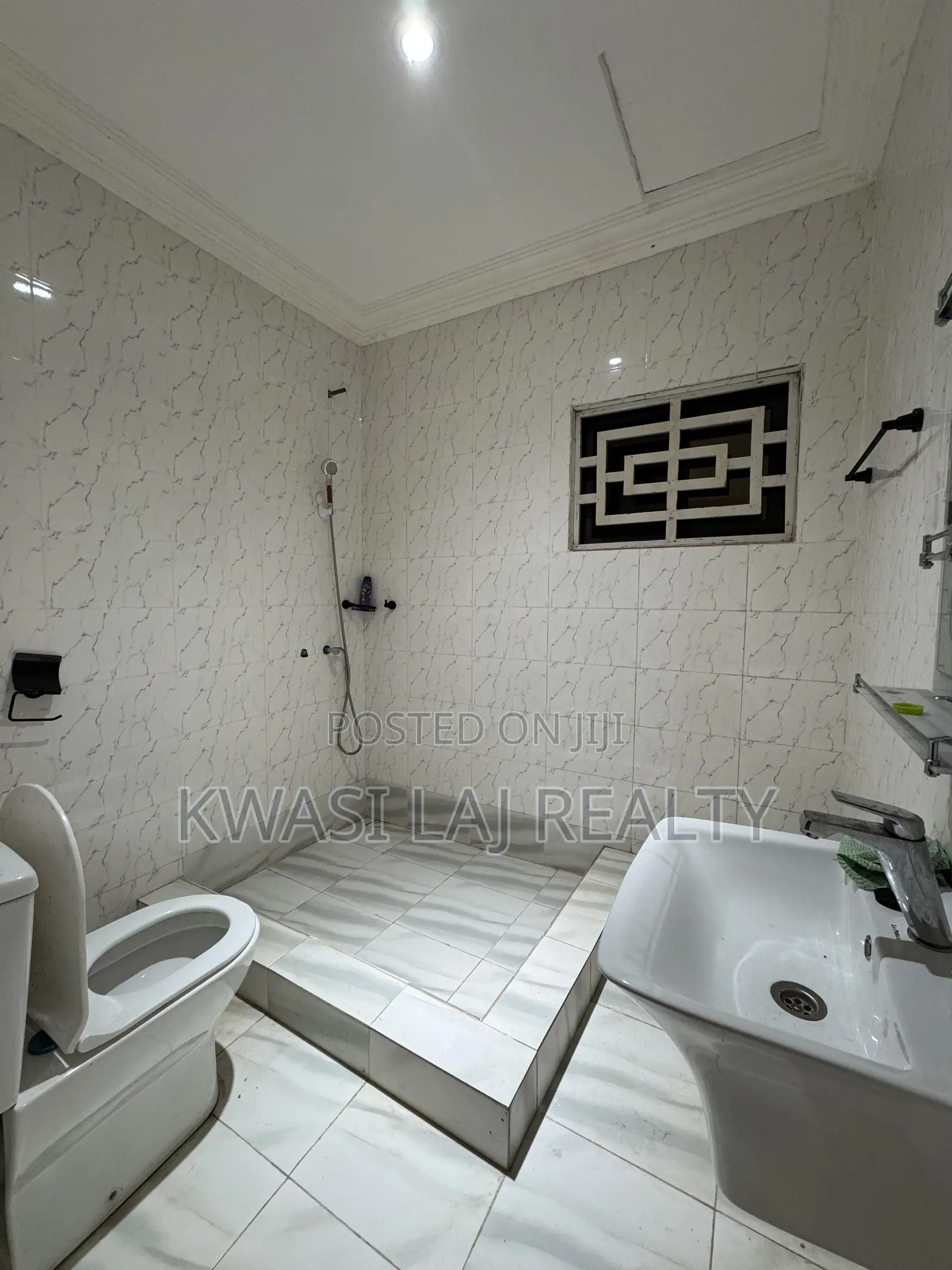 2bdrm Apartment in New Bortianor, Weija for rent
