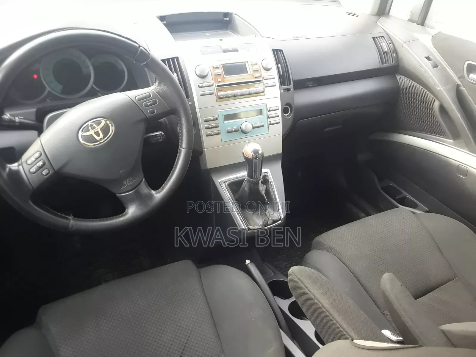 Toyota Verso 2010 Gray