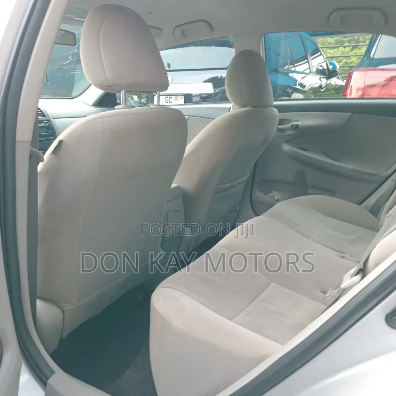 Toyota Corolla LE 4dr Sedan (1.8L 4cyl 4A) 2012 Silver