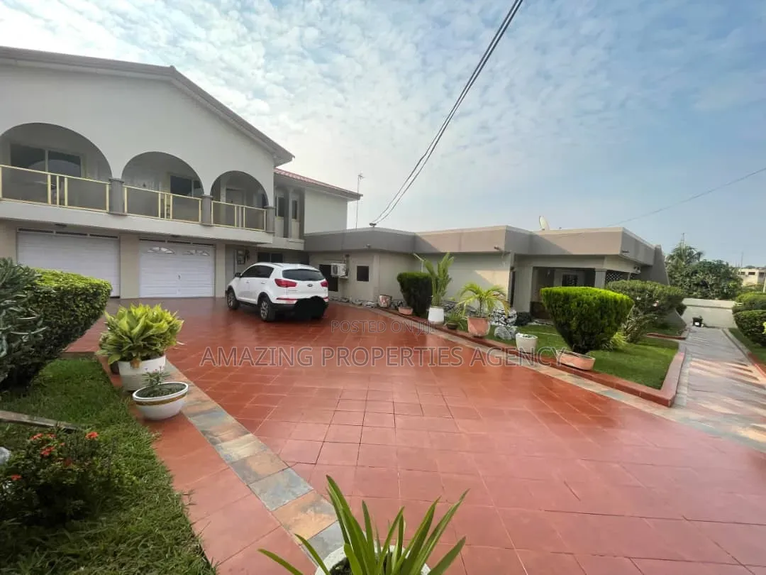 8bdrm House in Dansoman, Afoko Foto for rent