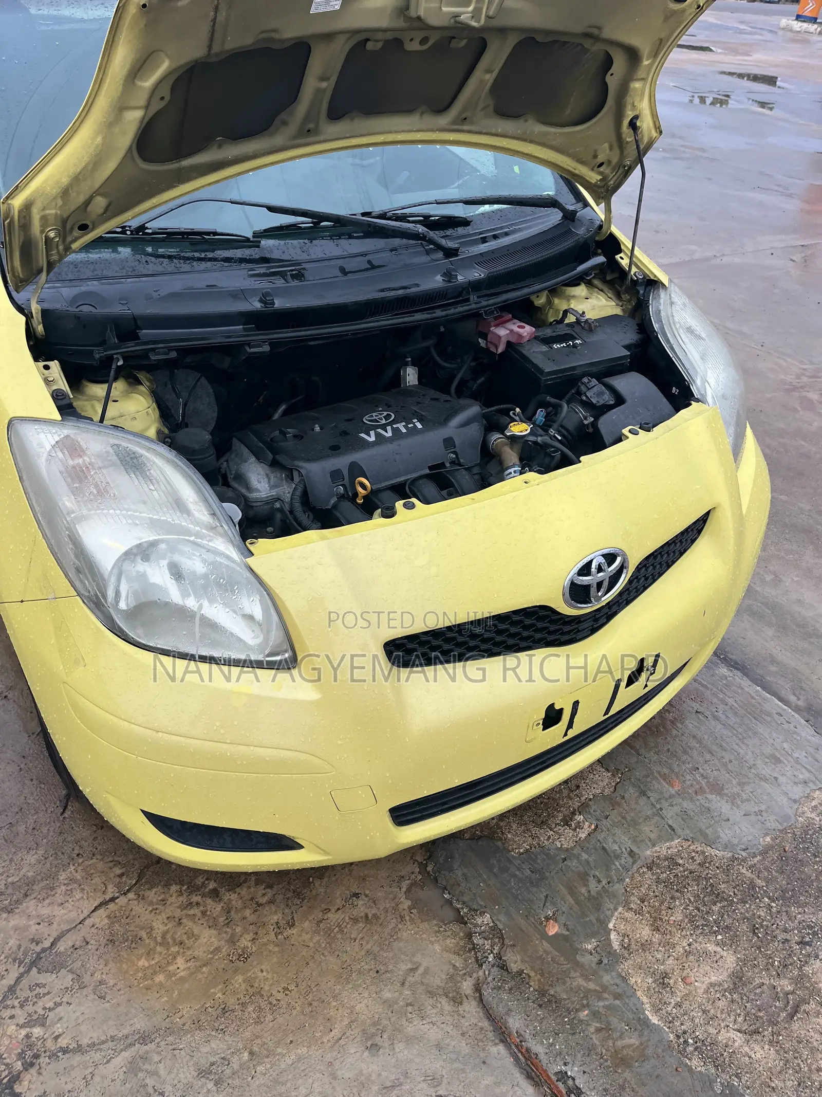 Toyota Yaris Base Hatchback 5dr 2010 Yellow