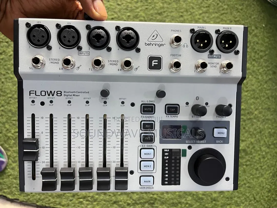Beheringer FLOW 8 Digital Mixer With Bluetooth