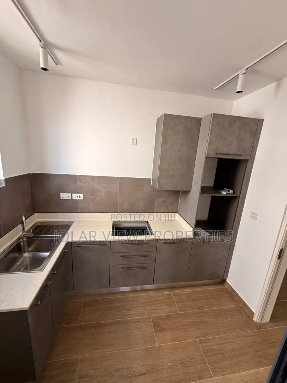 3bdrm Townhouse / Terrace in Jolar View, Tseaddo for rent