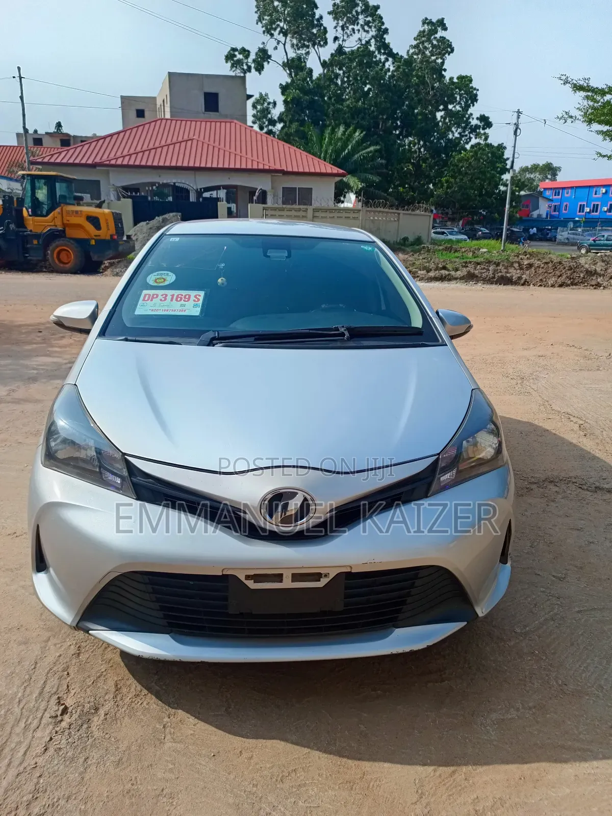 Toyota Vitz 2015 Silver