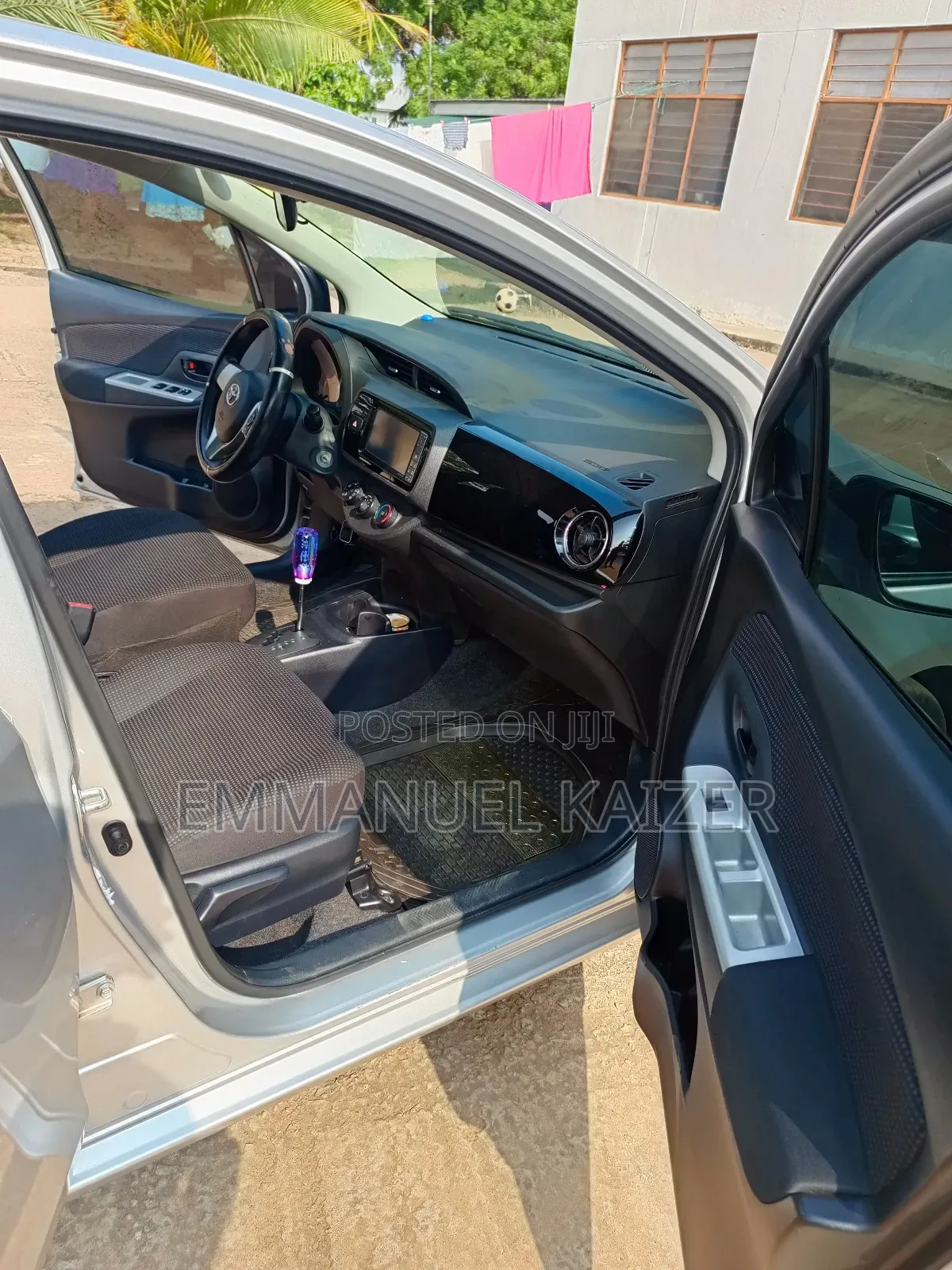 Toyota Vitz 2015 Silver