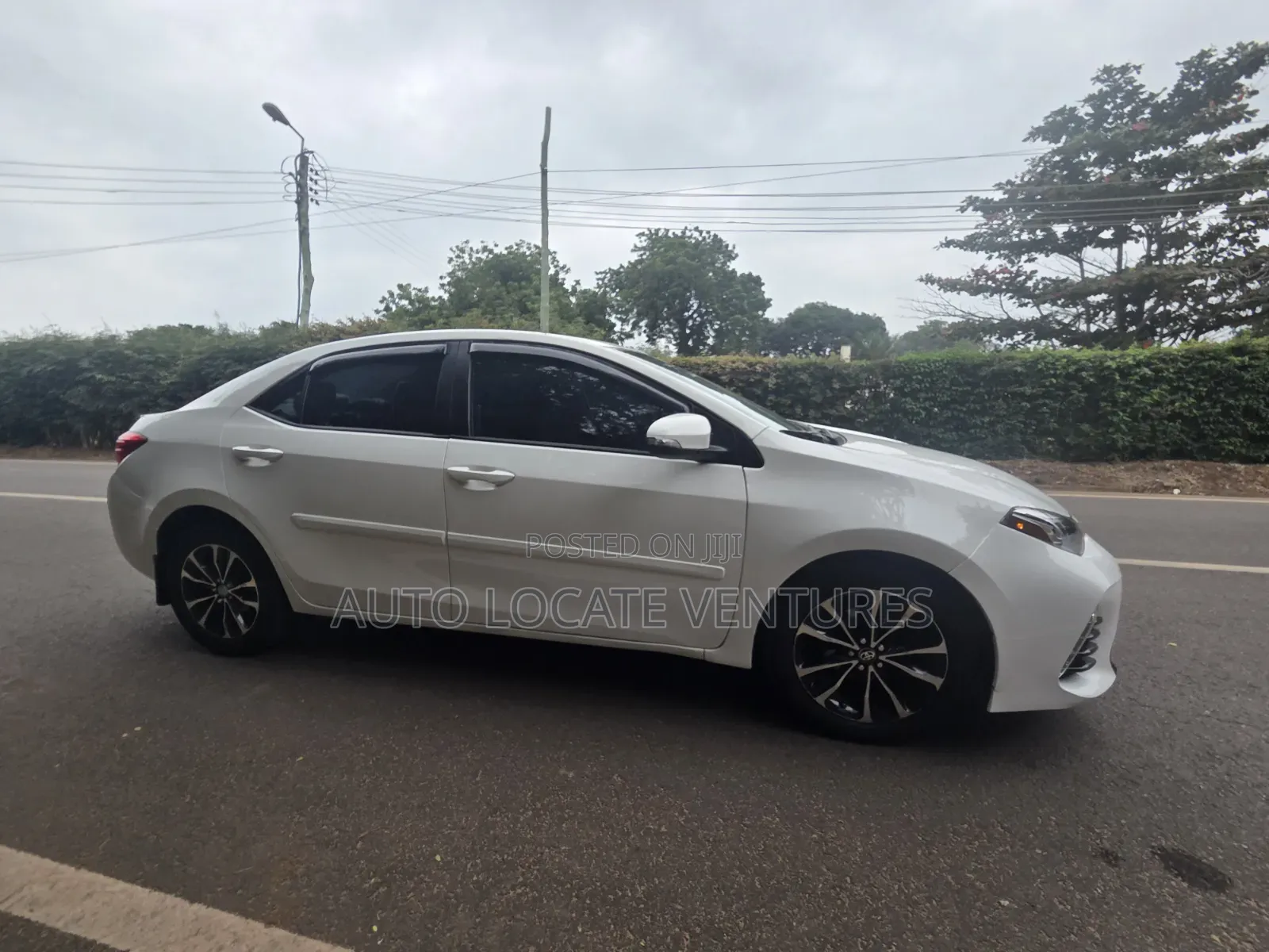 Toyota Corolla XSE (1.8L 4cyl 2A) 2018 White